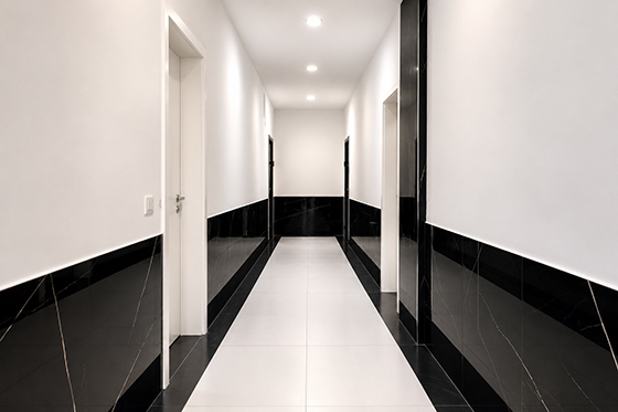 Společné prostory domu v Golemu ve kterém je apartmán Rehati.