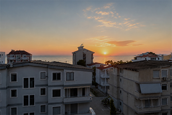 Z obou apartmánů v Golemu můžete sledovat západy slunce.