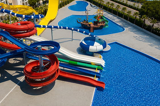 Aquapark s bazény a tobogány nedaleko apartmánu v Golemu