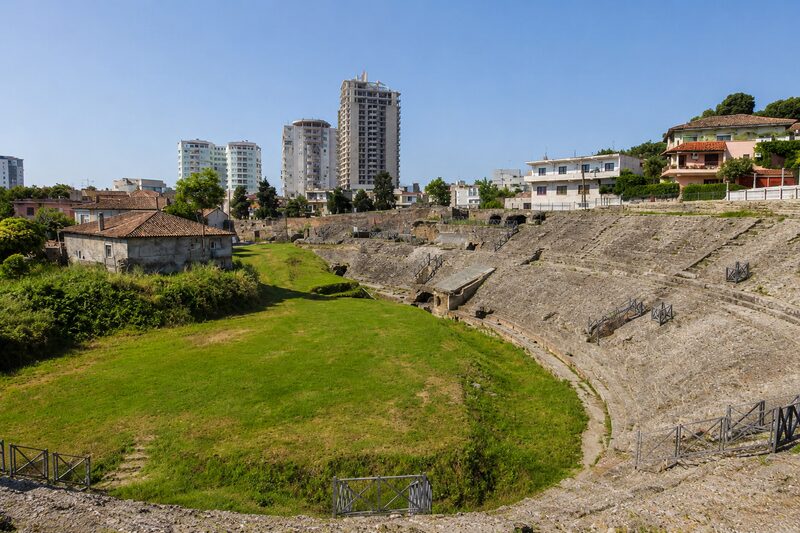 Římský amfiteátr v Durrës, jedna z nejvýznamnějších antických památek v Albánii.